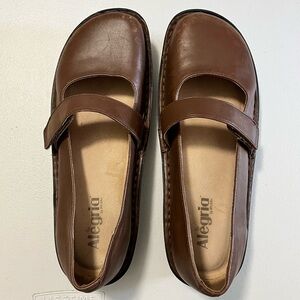 Alegria Brown Leather Flats
